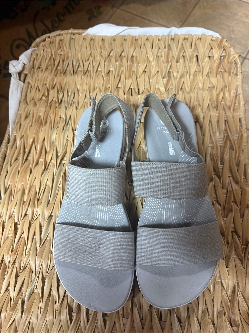 Cloudsteppers by Clarks Gray Elastic-Strap Casual Sandals